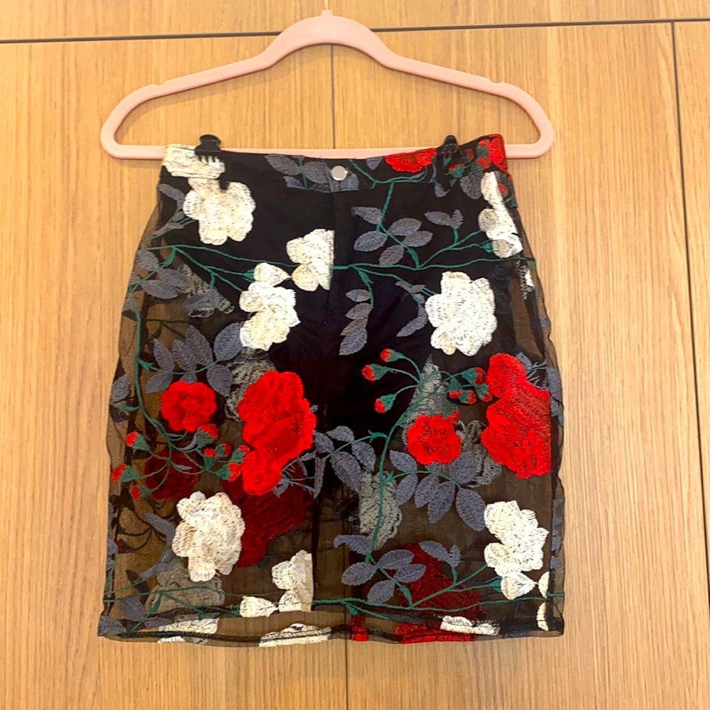 Mesh mini skirt